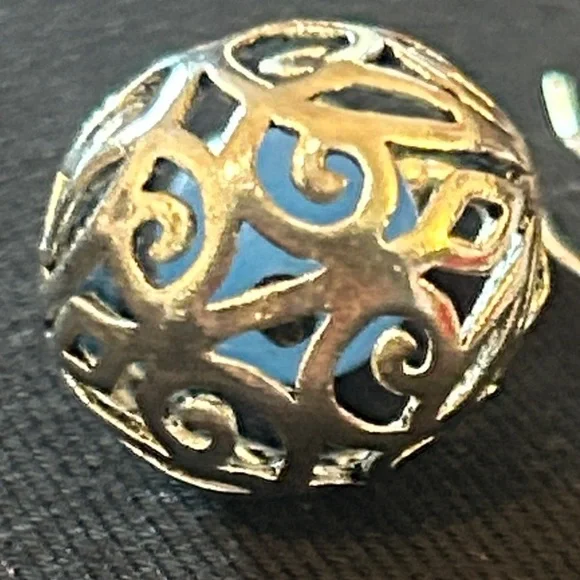 💙Chic Silver & Blue Filigree Earrings - Picture 5 of 5